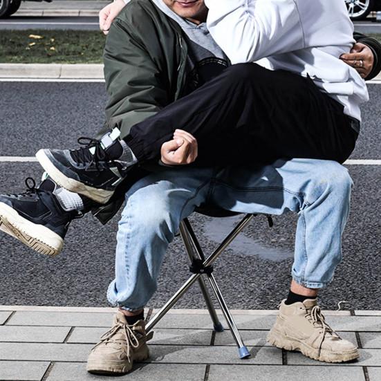 Összecsukható szék bottal, magasság 82 cm, maximális teherbírás 100 kg